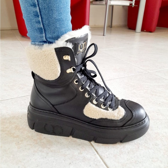 CASADEI ๐ฎ๐น WOMEN'S BLACK SOFT LEATHER WHITE MERINO FUR WINTER FASHION BOOTIE