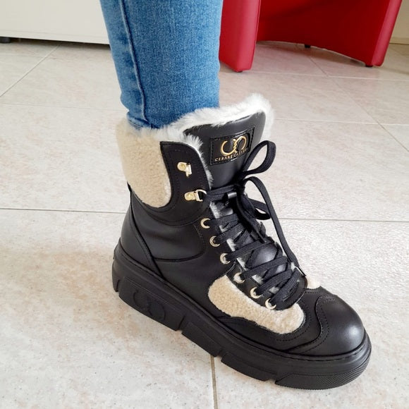 CASADEI ๐ฎ๐น WOMEN'S BLACK SOFT LEATHER WHITE MERINO FUR WINTER FASHION BOOTIE